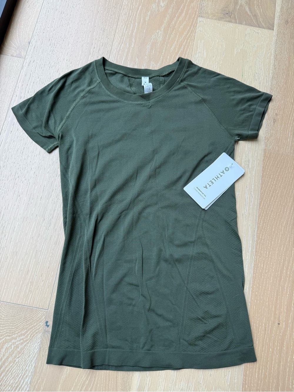NEW Athleta Olive Green Momentum Short Sleeve Tee